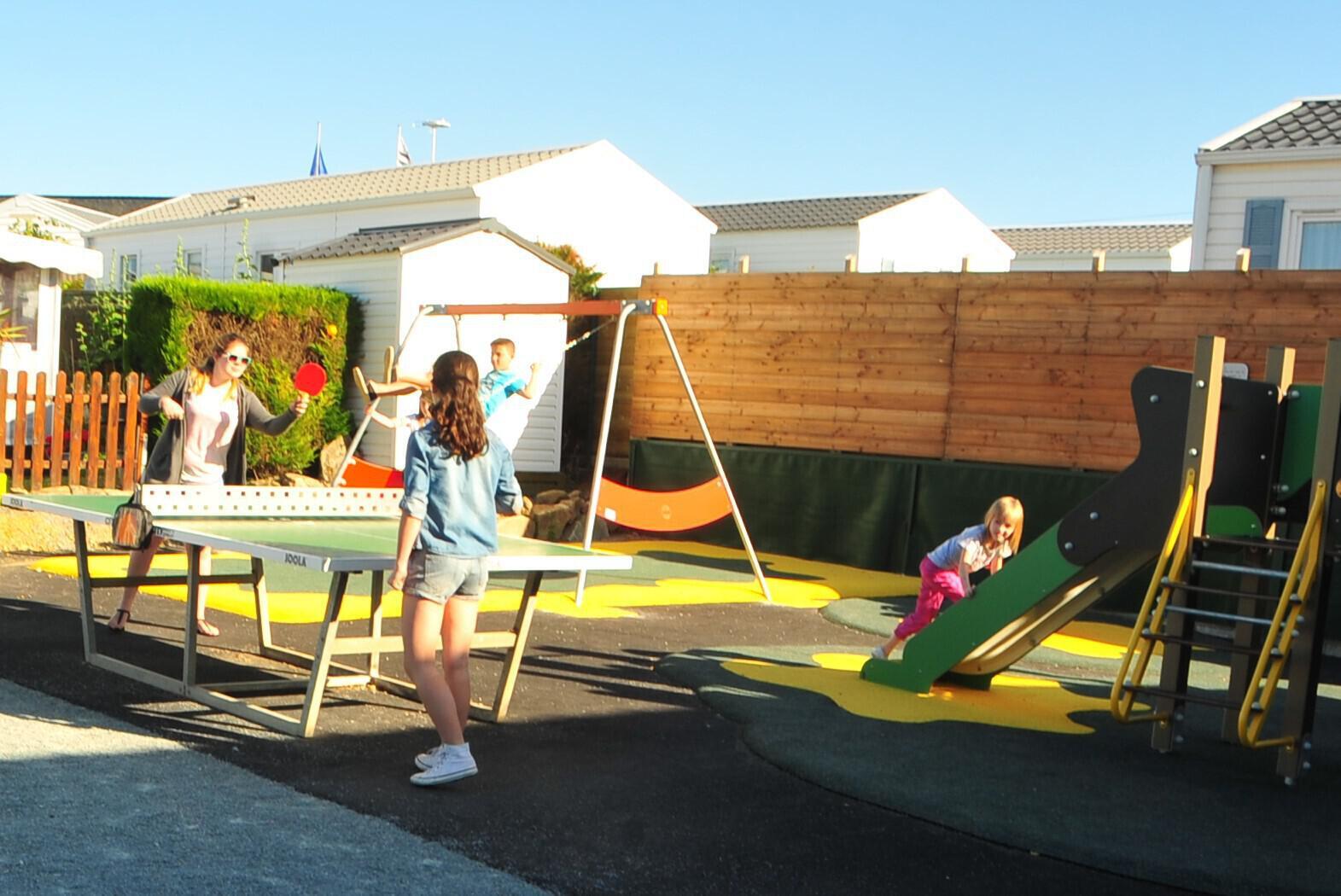 Aire-de-jeux-camping-duguesclin