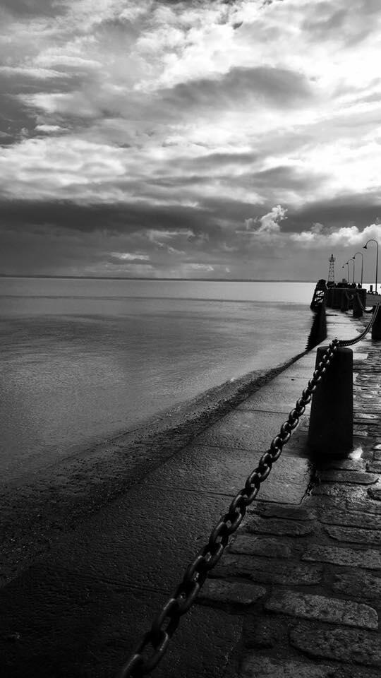 La baie de Cancale le port en noir blanc 1