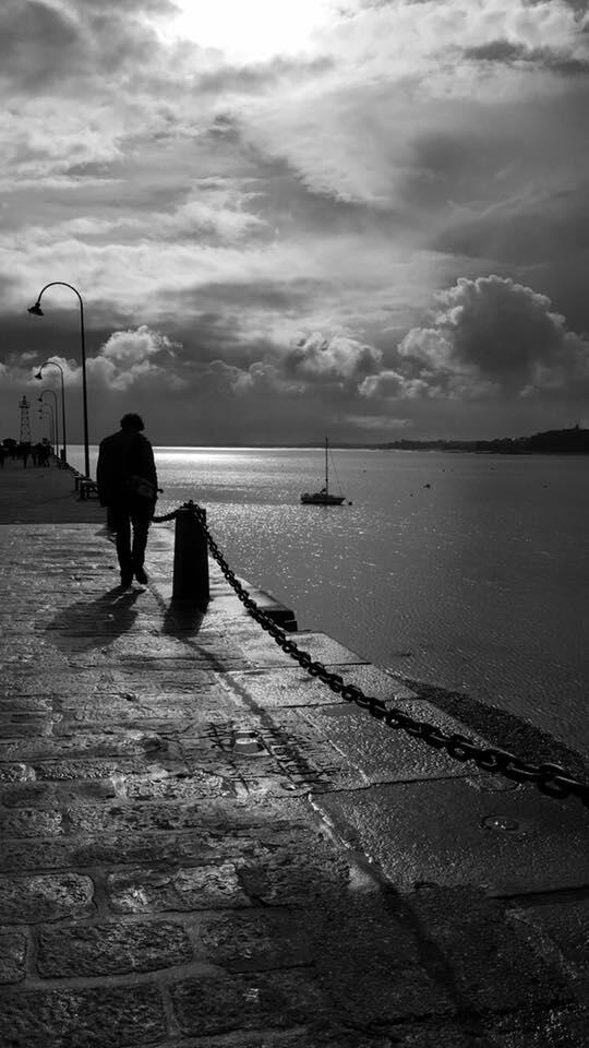 La baie de Cancale le port en noir blanc 3