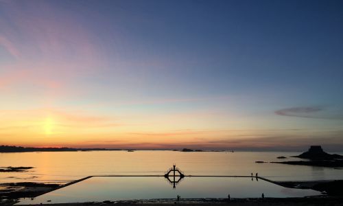 ©CampingDuguesclin - Coucher de soleil plage de bon secours