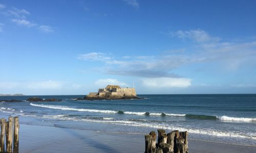 ©CampingDuguesclin - Plage du Sillon et Fort National