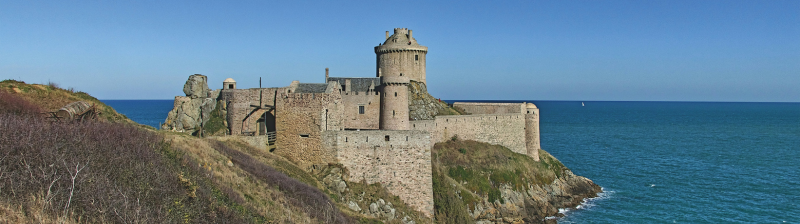 fort_la latte_depuis_gr_pascal-bernardon-CX3cehDnJiw-unsplash