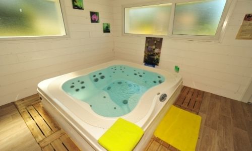 jacuzzi-privatif-camping-duguesclin