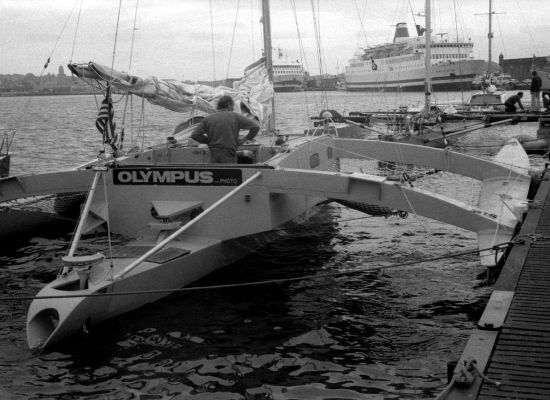 Olympus_StMalo_1978-11_1_Par Gvdmoort– Licence CC BY-SA 3.0 – Modifiée (recadrage) – Source  Wikimedia Commons