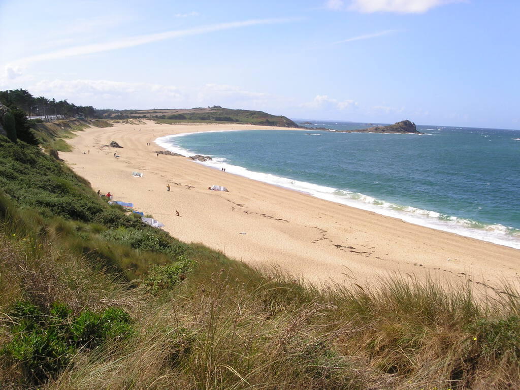 Plage_des_chevrets_à_Saint-Coulomb_en_France_1