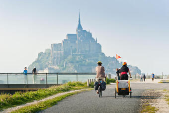 23 Le Mont St Michel en famille à vélo