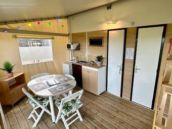 Camping Duguesclin - Tithome terrasse amenagee