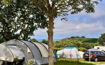 Emplacement-tente-Camping-Duguesclin