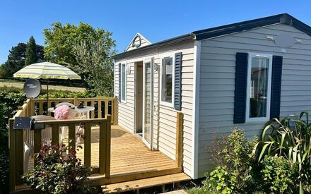 Exterieur-mobil-home-Emeraude-1-chambre-camping-duguesclin