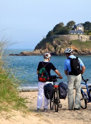 velomaritime-cote-d-emeraude-plage-duguesclin-a-velo