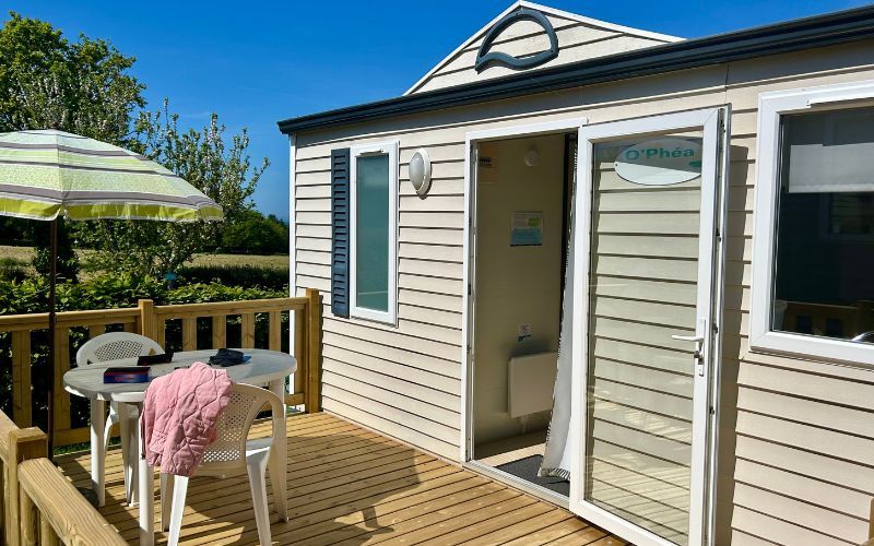 Zoom-exterieur-mobil-home-Emeraude-1-chambre-camping-duguesclin